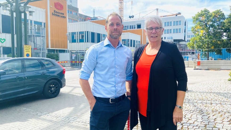 "Det har gjorts stora satsningar för såväl patienter som medarbetare. Detta vill vi bygga vidare på, för vårt Sörmland kan ännu bättre" skriver Jacob Sandgren och Monica Johansson.