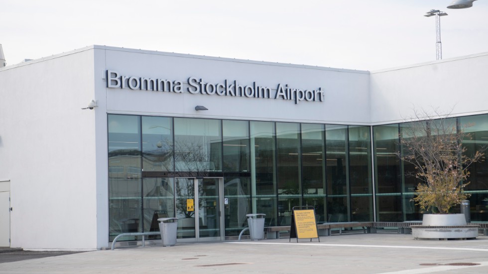 "Sämre kommunikationer till och från huvudstadsregionen, och därmed vidare ut i världen, får kännbara konsekvenser för företag och arbetstillfällen i hela landet", skriver debattören apropå en eventuell avveckling av Bromma flygplats.