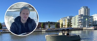 Här provkör SN nya elbåten från Nyköping – med tak anpassat för wakeboardlinor