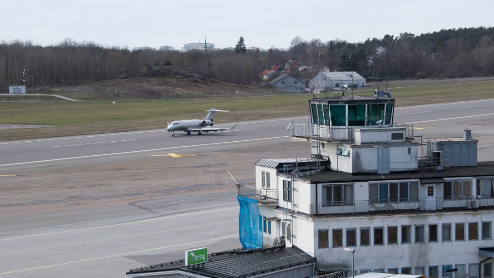 Regeringen vill stänga Bromma flygplats och bygga bostäder. En utredning har försökt ta reda på hur det kan ske och vad som behövs på Arlanda för att ta emot trafiken där istället. Arkivbild.