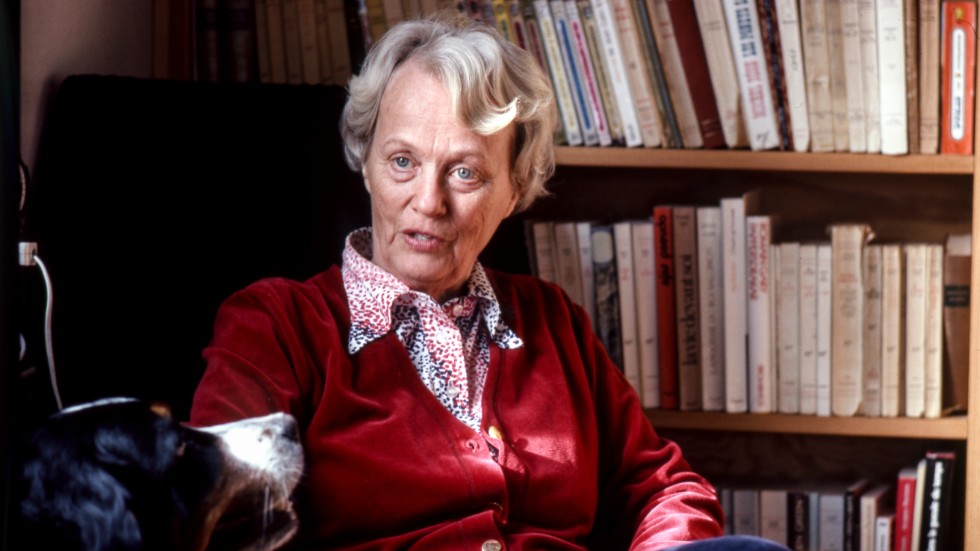 Gunnel Vallquist (1916–2018) var författare, översättare och ledamot av Svenska Akademien. Mest känd är hon för att ha översatt Marcel Prousts romansvit "På spaning efter den tid som flytt" till svenska.