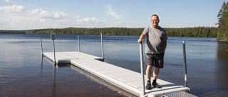 Eldsjälar bidrar med ny brygga till populära badplatsen • Avliden byaprofil bland bidragsgivarna 