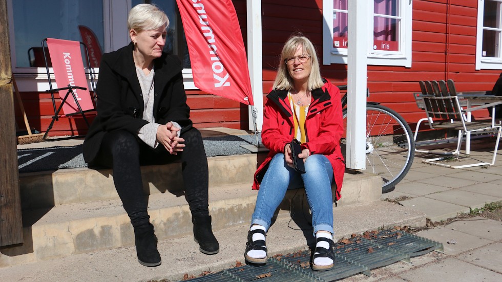 Ordförande i Kommunal, Jeanette Persson och Susanne Ivarsson i samspråk kring måndagskvällens förläsning, 