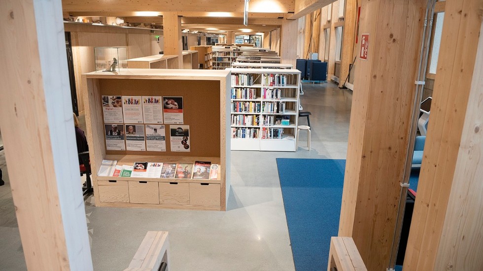 Skribenten ställer frågor till kulturnämnden om Skellefteå stadsbibliotek.