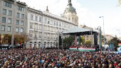 Tiotusentals i demonstration för Viktor Orbán