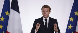 Macron har valt mörkblått i smyg