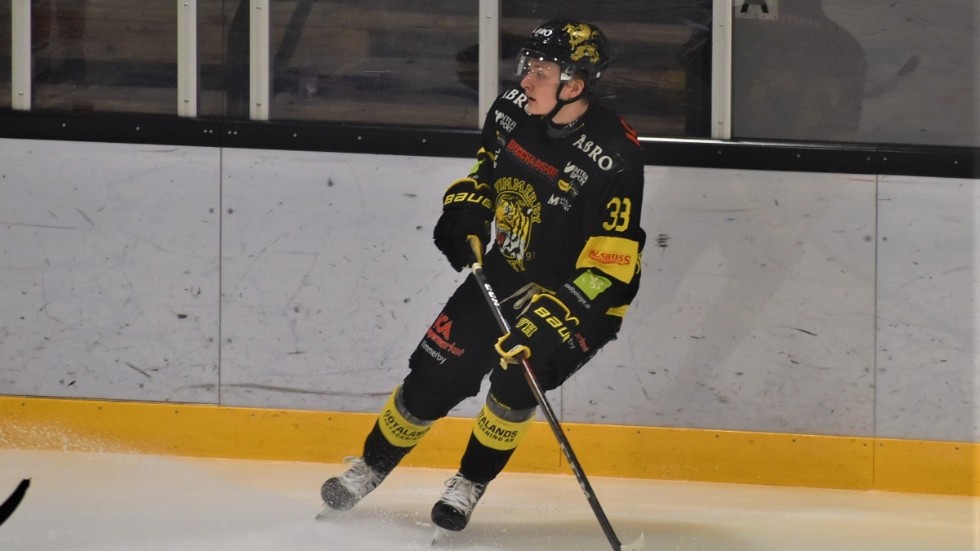 Noah Andersson blir kvar i Vimmerby Hockey i minst tre matcher till.
