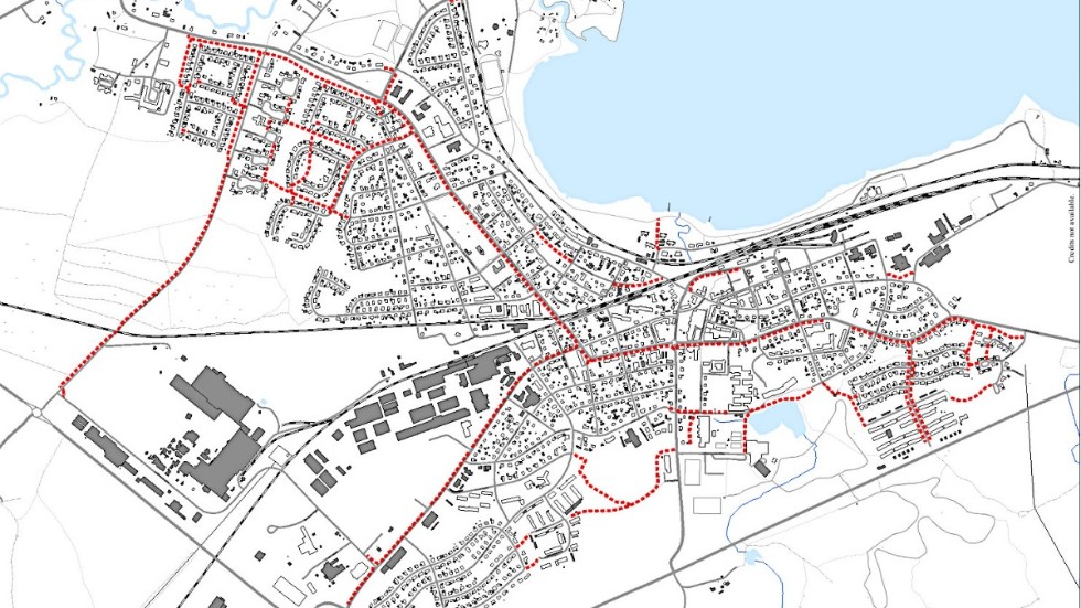 De röda prickarna markerar cykellederna genom Hultsfred. Många smarta genvägar genom villakvarteren, men en upprustning behövs.