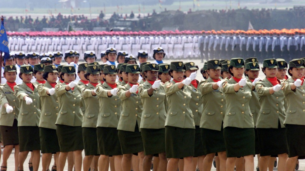 Kvinnliga indonesiska soldater på parad i indonesiska Jakarta. Arkivbild.
