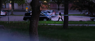 Hör polisen om dödsskjutningen och se bilder från mordplatsen