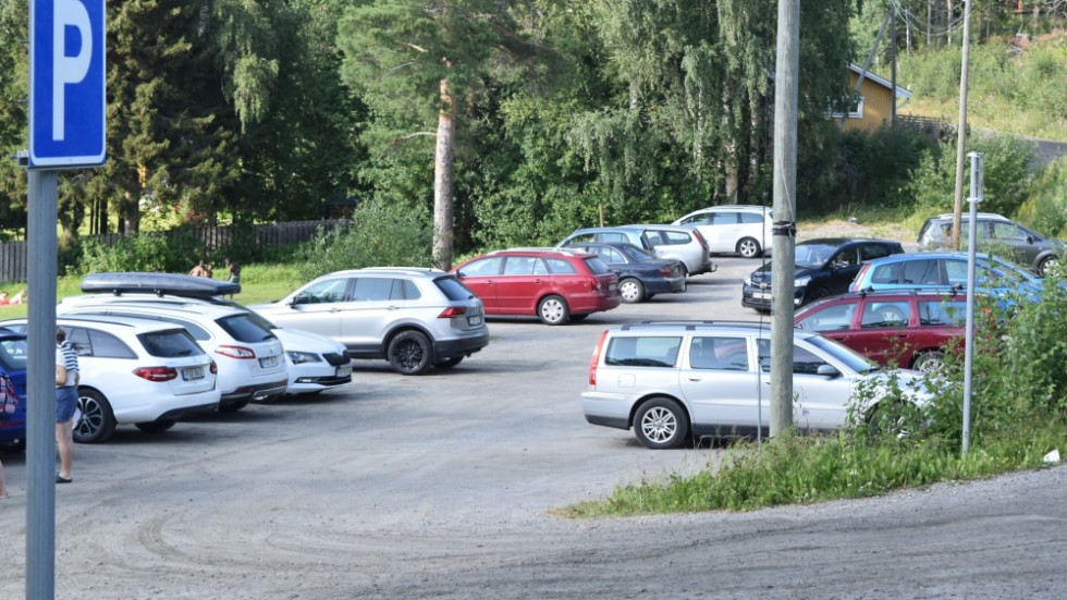 Förväntningarna är stora att den nya politiska ledningen ser till att ändra trafikstrategin avseende parkeringsnormer för boende och besök i centrum, skriver Björn Törnblom. Genrebild.