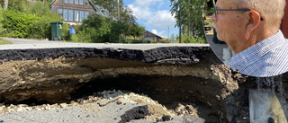 Bosse bor granne med slukhål – gata förstörd efter regnovädret: "Kom otroligt mycket vatten"