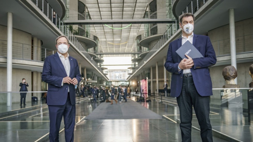 Kampen om kanslerkandidaturen mellan Armin Laschet (CDU, till vänster) och Markus Söder (CSU) blev bitter. Arkivbild.