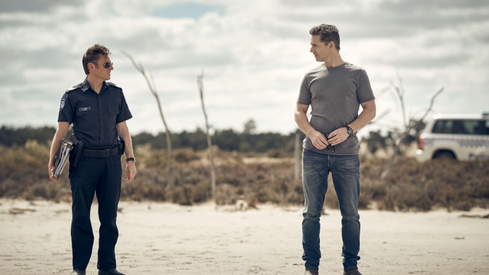 "The dry" handlar om Aaron Falk (Eric Bana) som reser hem till småstaden i den australiensiska öknen för att rentvå en vän.