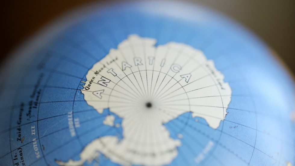 Antarktis är land- och havsområdena kring Sydpolen.