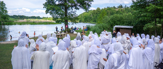 Stämningsfullt i Skjulsta under Mandéisk dopceremoni: "En speciell högtid"