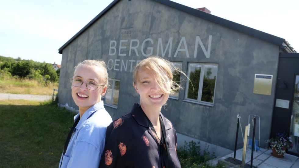 Molly Uddén (till vänster) och Kasia Syty är projektledare för Bergmanveckan och hör till den nya generationen Bergmanfantaster.