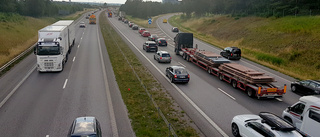 Långa köer efter trafikolycka på E4 utanför Linköping