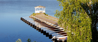 Kvällsljuset landar på lusthuset