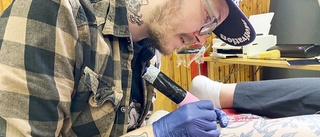 Tatueraren Kim hårt drabbad av ny EU-lag: "Halva mitt jobb är i princip olagligt"