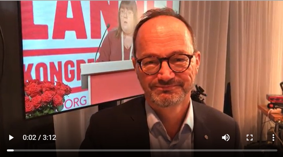NSD:s politiske chefredaktör Olov Abrahamsson fick ett snack med infrastrukturminister Tomas Eneroth under S-kongressen i Göteborg. Kolla videoklippet i Ledarbloggen!