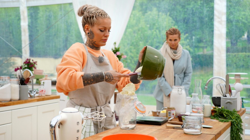 "Bullar är jag inget fan av att baka. Det är tårtor och sånt som jag tycker om att baka mest", säger Andréa Ask. Men trots det gick vetekransbaket vägen. 