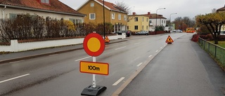 Central väg i Vadstena avstängd – trafiken leds om