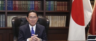 Flera Abe-trogna runt Japans nye ledare