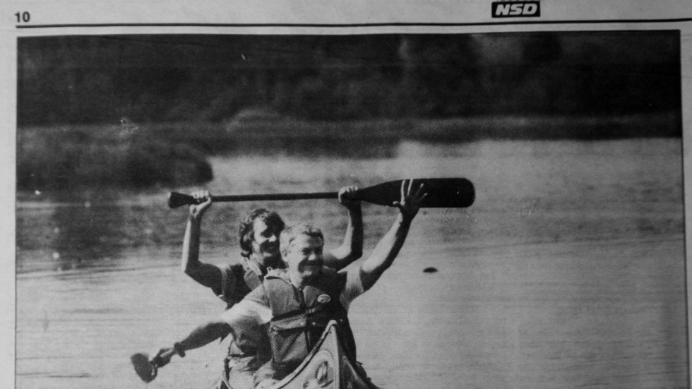 Kicki Linna som sedermera blev en profil på Norrbottens-Kurirens redaktion skrev artikeln i NSD om den historiska paddelturen i Råneälven 7 juli 1985. 