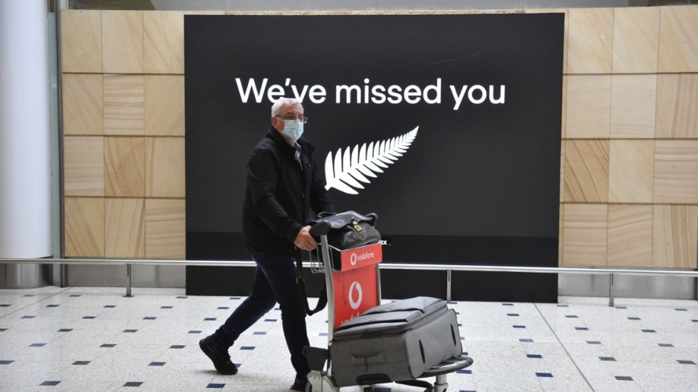 En av alla besökare från Nya Zeeland som anlände i Sydney på fredagen. Mannen på bilden är inte en de som tog sig vidare till Melbourne.