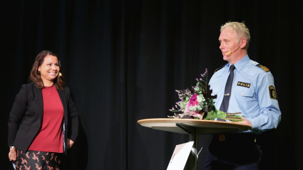 Lisa Pedersen, trygghetschef på Angereds stadsdelsförvaltning, och Ulf Merlander, lokalpolisområdeschef Göteborg nordost.