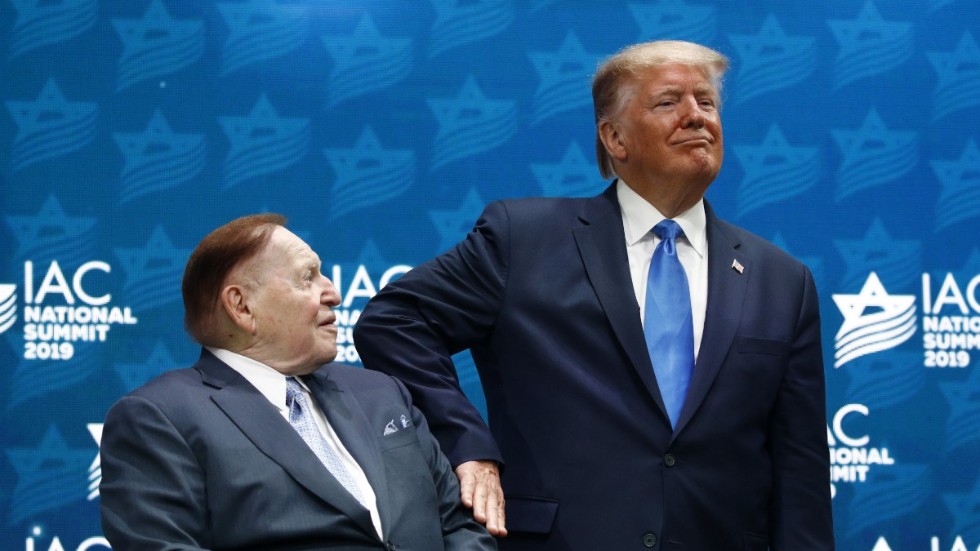 President Donald Trump och hans största bidragsgivare, Sheldon Adelson. Arkivbild.