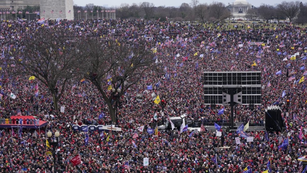 En stor folkmassa till stöd för Donald Trump i USA:s politiska hjärta i Washington DC, förra onsdagen.