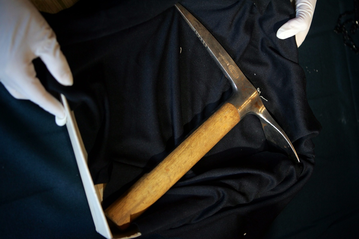 Murder weapon. Орудие убийства Троцкого.