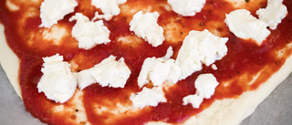 Lidl återkallar pizzadeg – metallbitar i sås