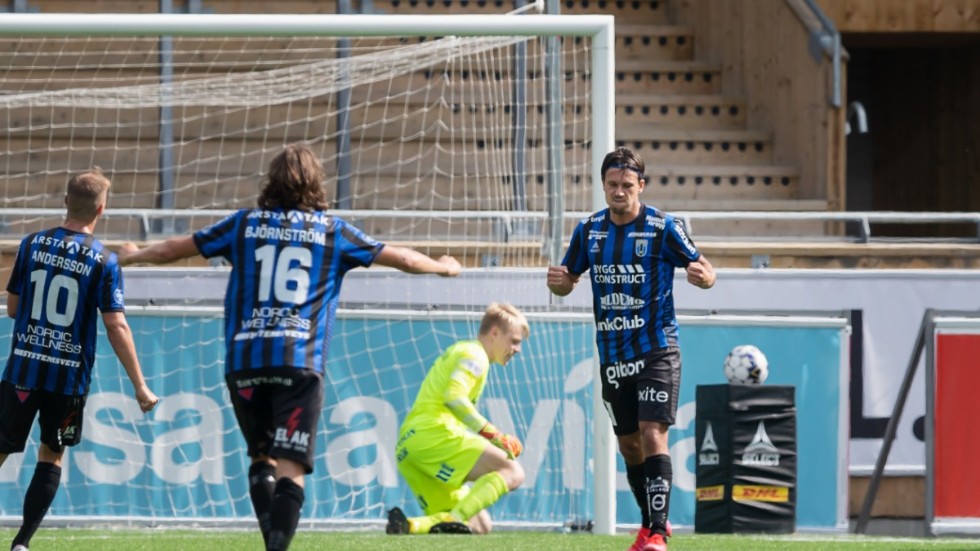 Sirius Stefano Vecchia jublar efter mål på straff mot IFK Norrköping.