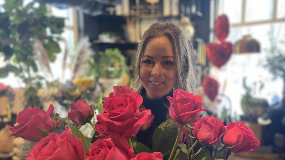 Klara Kågefors som driver Fiore Floristdesign i Vimmerby har kvalat in till SM i Blomsterdesign för första gången.