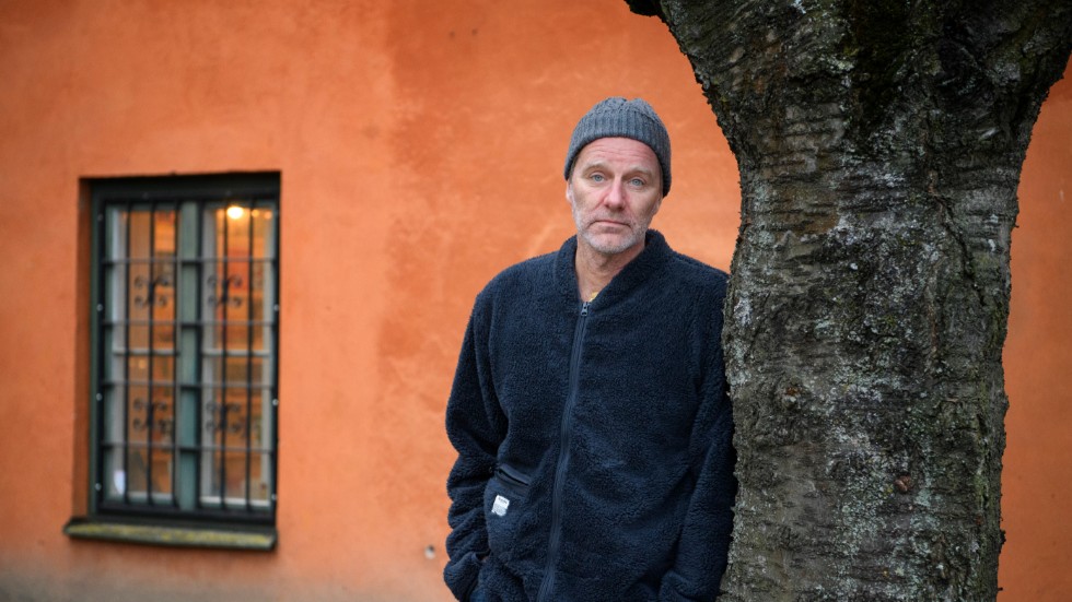Norrtäljebon John Ajvide Lindqvist har med romaner som "Låt den rätte komma in" (2004) och "Lilla stjärna" (2010) samt flertalet novellsamlingar etablerat sig som Sveriges skräckmästare.