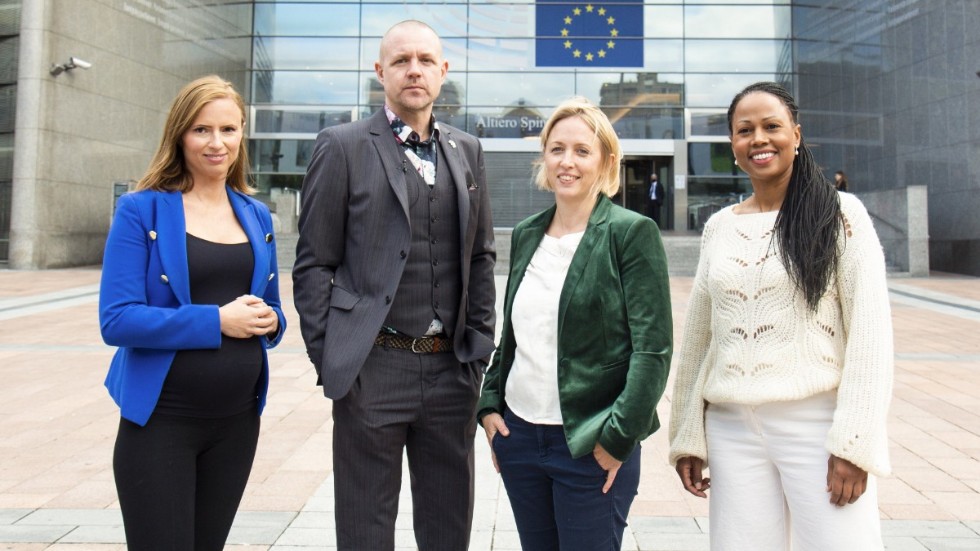 Sara Skyttedahl (KD), Fredrick Federley (C), Jytte Guteland (S) och Alice Bah Kuhnke (MP) medverkar i "Bryssel calling". Pressbild.