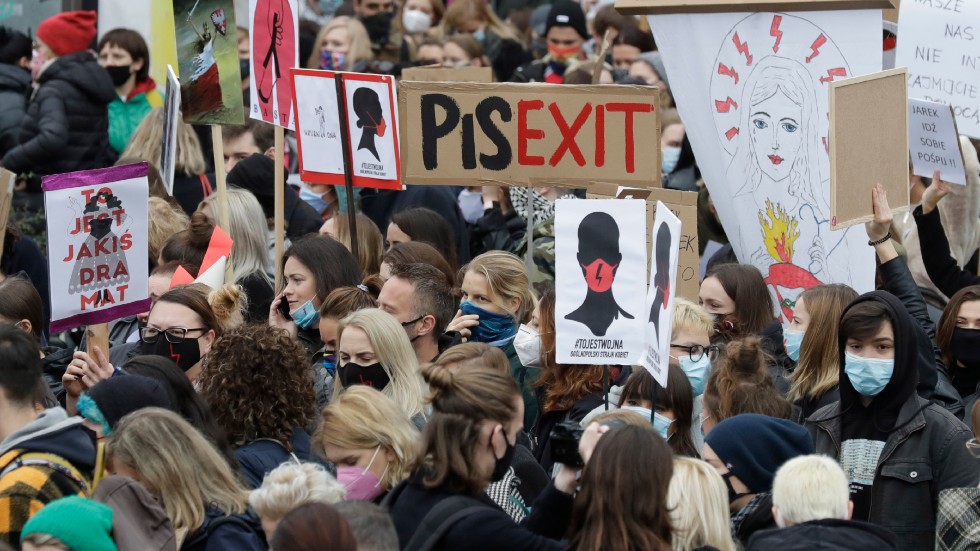 Nu protesterar Polen för rätten till självbestämmande. 