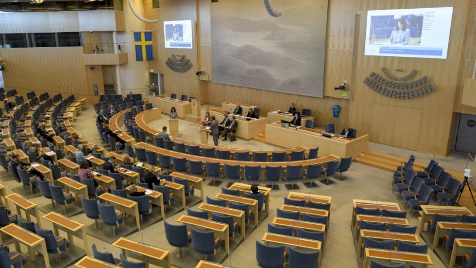 Den riksdagsledamot, som inte vill delta i öppet samtal med alla i den riksdag svenska folket valt, är olämplig för sitt uppdrag, skriver signaturen "S.G.Daun".
