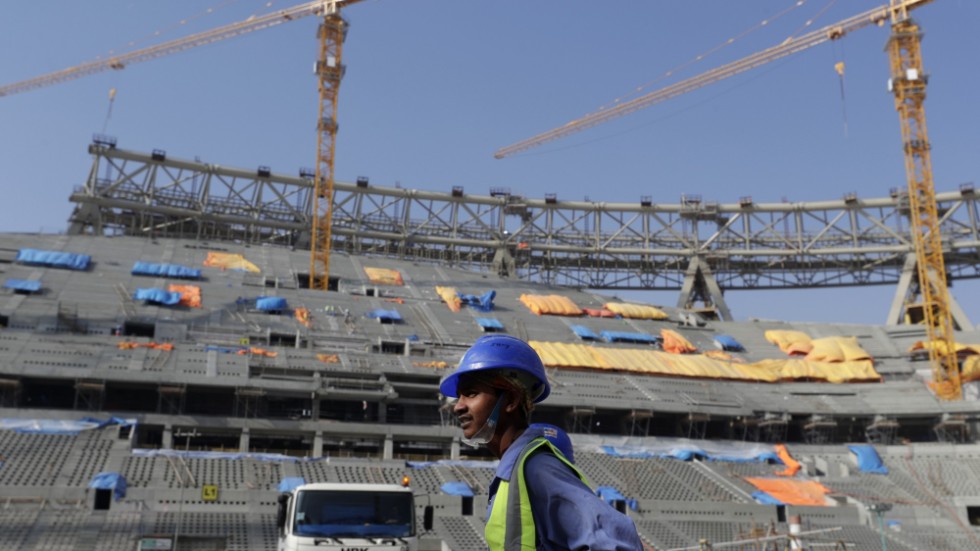 Nu förbättras arbetsvillkoren för byggnadsarbetarna i Qatar.