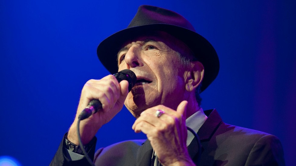 Historien om Leonard Cohens dunderhit "Hallelujah" berättas i en ny dokumentär. Arkivbild.