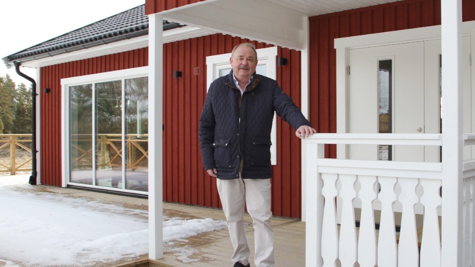Huset i Vansö utgör en av flera bostäder på Fogdön, som Jan Persson nu vill göra tillgängliga för ukrainska flyktingar.