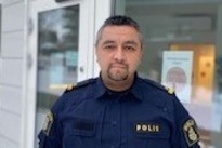 Tomhylsor hittades utanför bostad i Valsta – en anhållen misstänkt för mordförsök