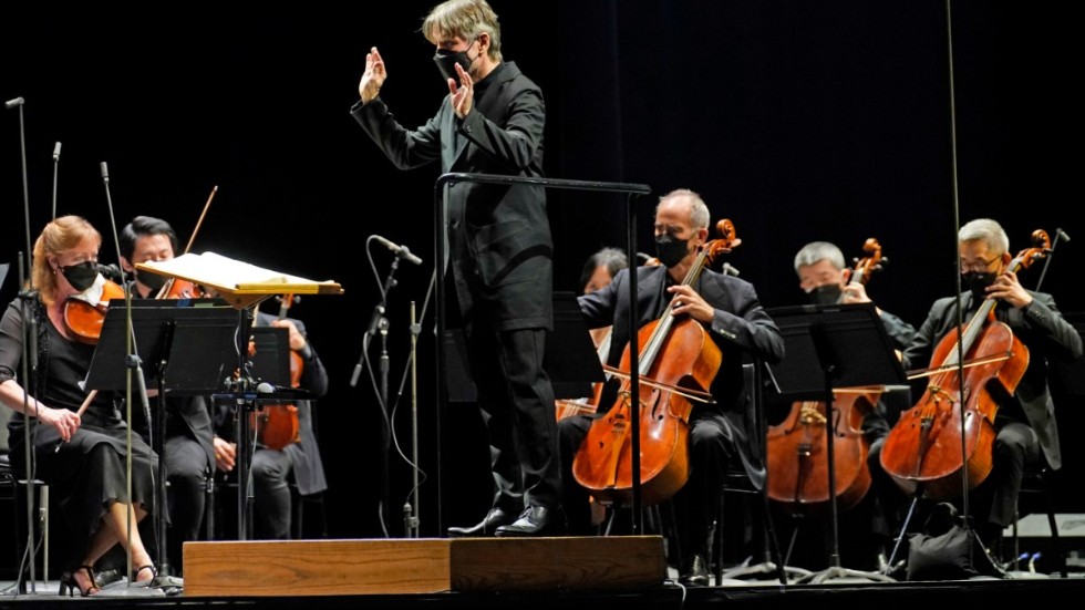 Esa-Pekka Salonen dirigerar årets jubileumskonsert. Här vid en konsert med New York Philharmonics 2020. Arkivbild.