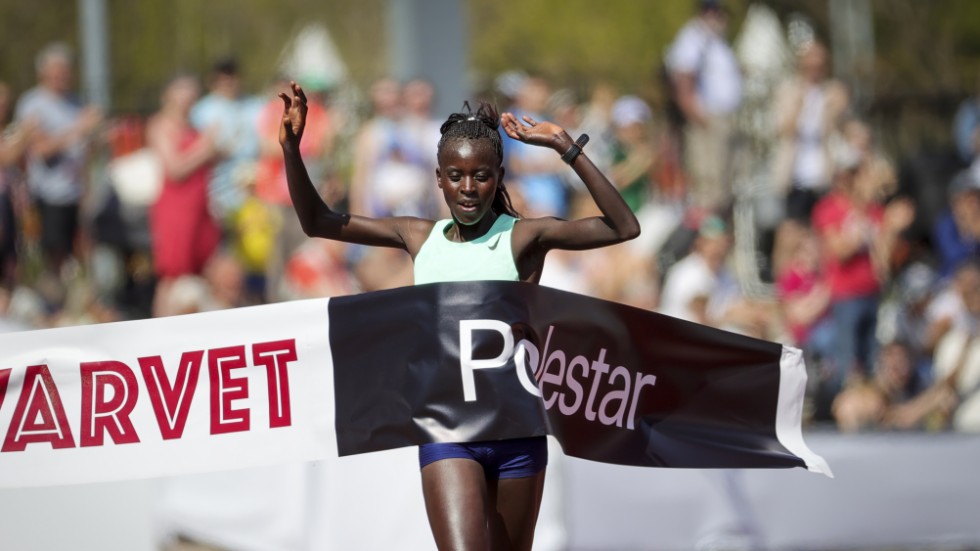 Susan Chembai, Kenya, vann damklassen i halvmaran Göteborgsvarvet.