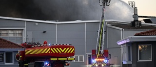 Kraftig brand i byggvaruhus i Malmö