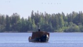 Båten gick på grund för tre år sen – ägaren vägrar flytta på den