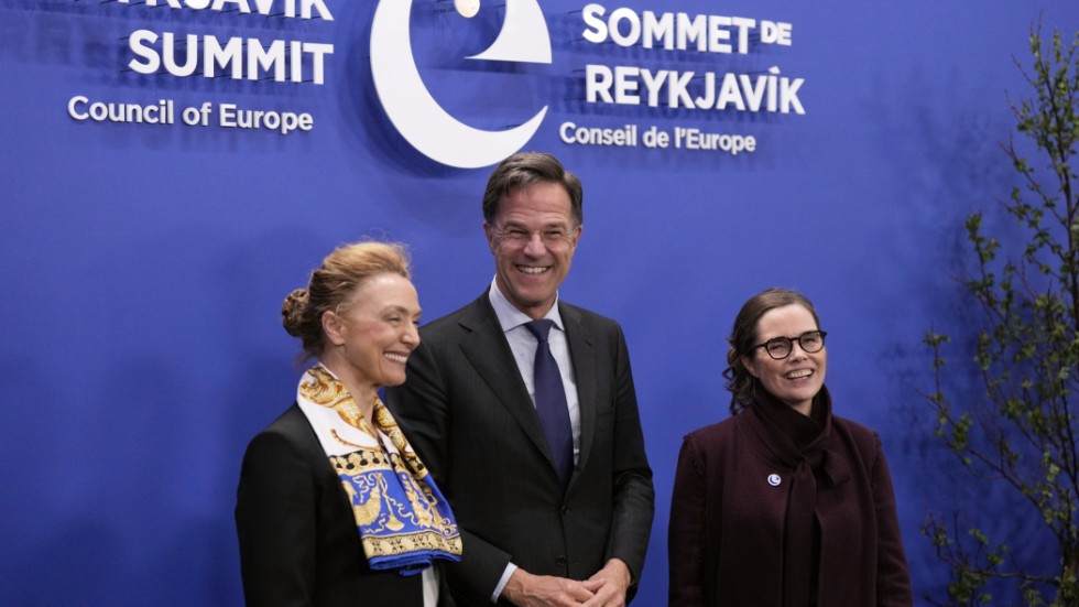 Europarådets generalsekreterare Marija Pejcinovic Buric, Nederländernas premiärminister Mark Rutte och Islands statsminister Katrín Jakobsdottír på toppmötet i Reykjavik.